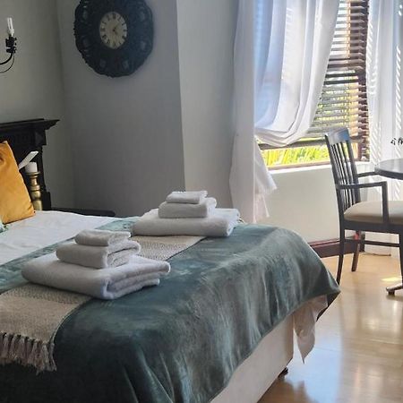 The Wooden Leg Guesthouse Kleinmond Luaran gambar