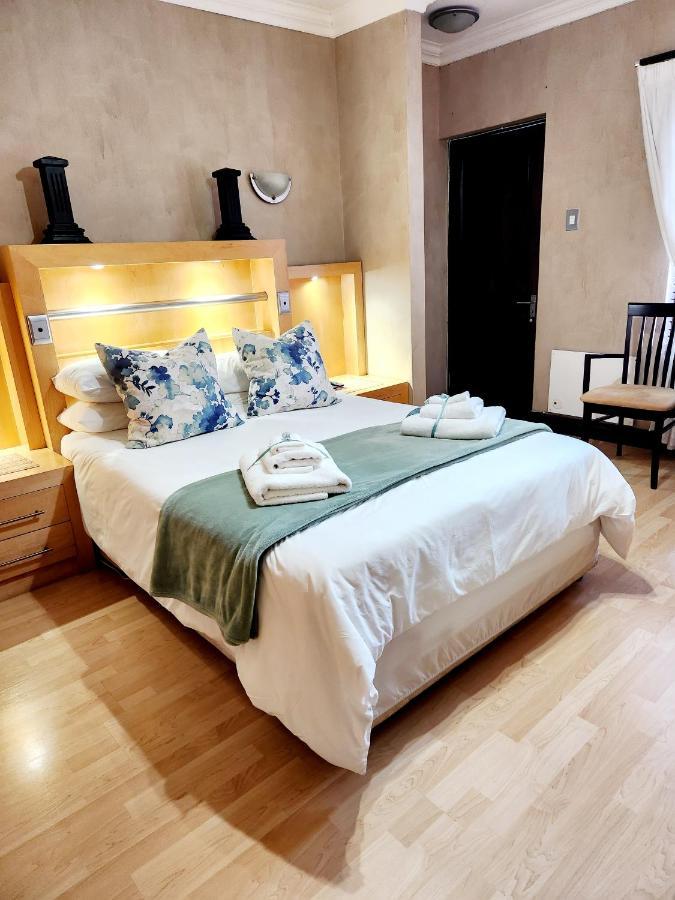 The Wooden Leg Guesthouse Kleinmond Luaran gambar