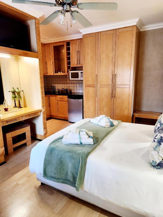 The Wooden Leg Guesthouse Kleinmond Luaran gambar