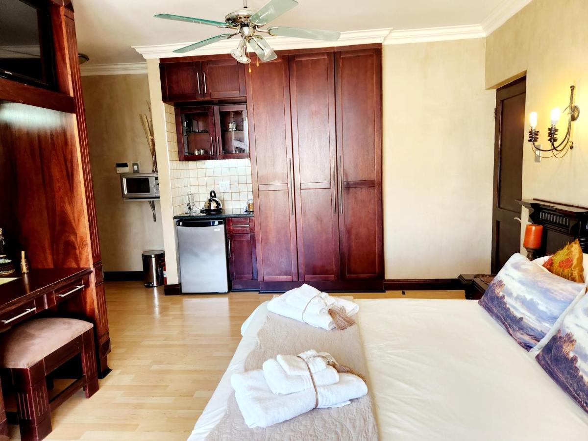 The Wooden Leg Guesthouse Kleinmond Luaran gambar