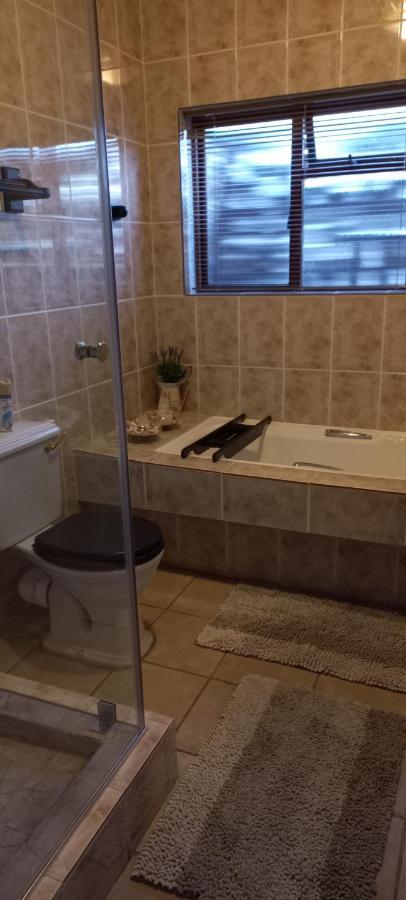 The Wooden Leg Guesthouse Kleinmond Luaran gambar