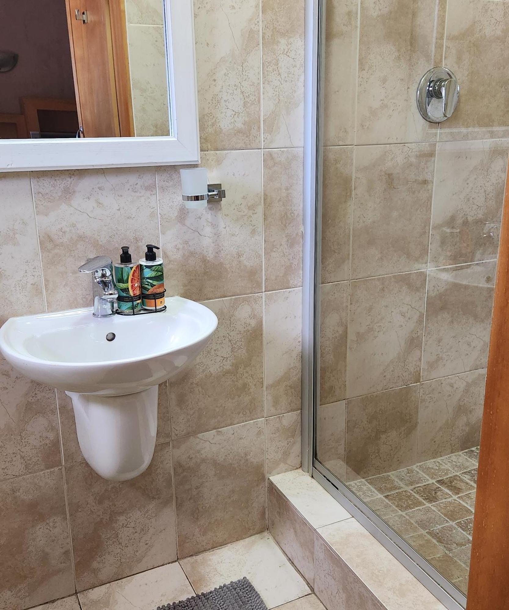 The Wooden Leg Guesthouse Kleinmond Luaran gambar